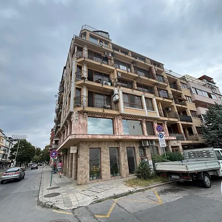 Urban Retreat - до община Apartament *