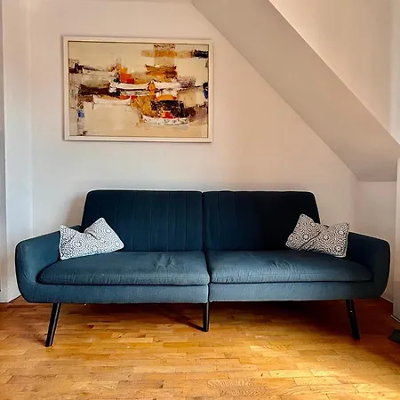 Urban Retreat - до община Apartament