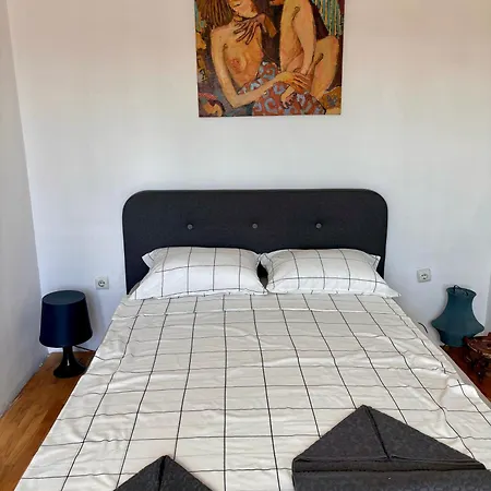 Urban Retreat - до община Apartament *