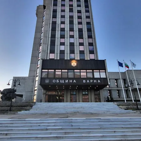 Urban Retreat - до община Apartament